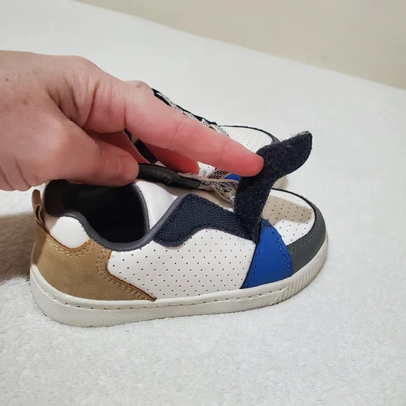 ♦️3/25♦️Carter's Toddler Sneakers Size 8 - Picture 4 of 7
